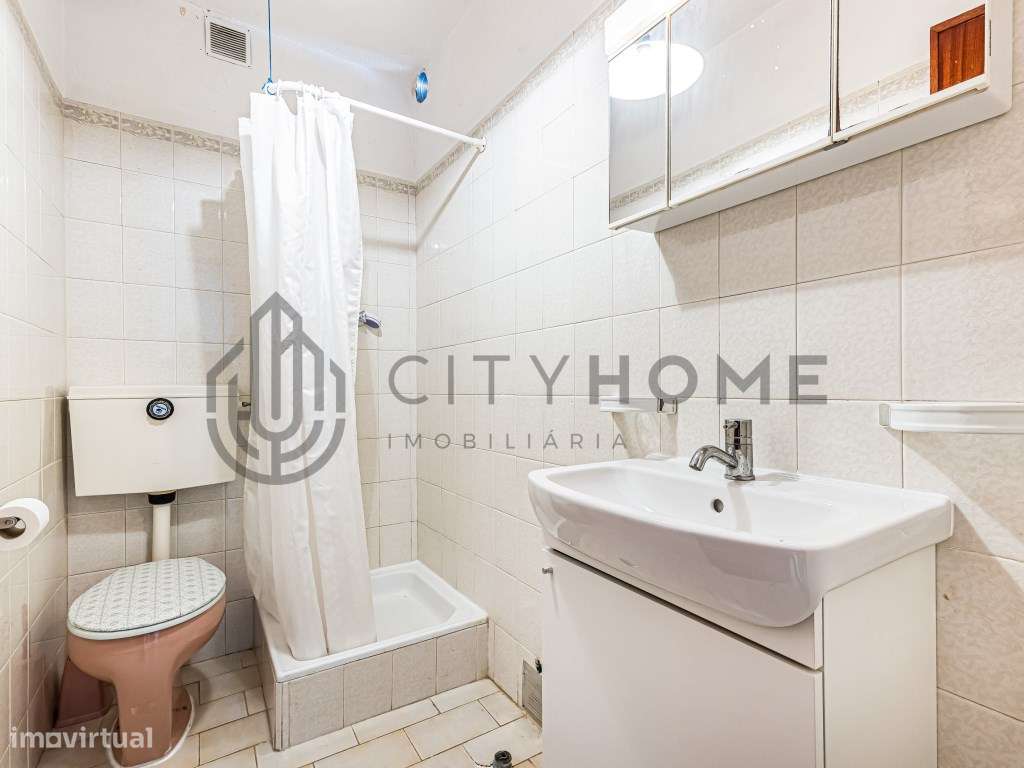 Moradia T2 +1 com garagem e espaço exterior-16