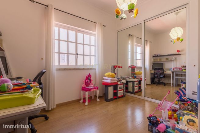 Moradia Geminada T3+1 com Jardim e Garagem-18