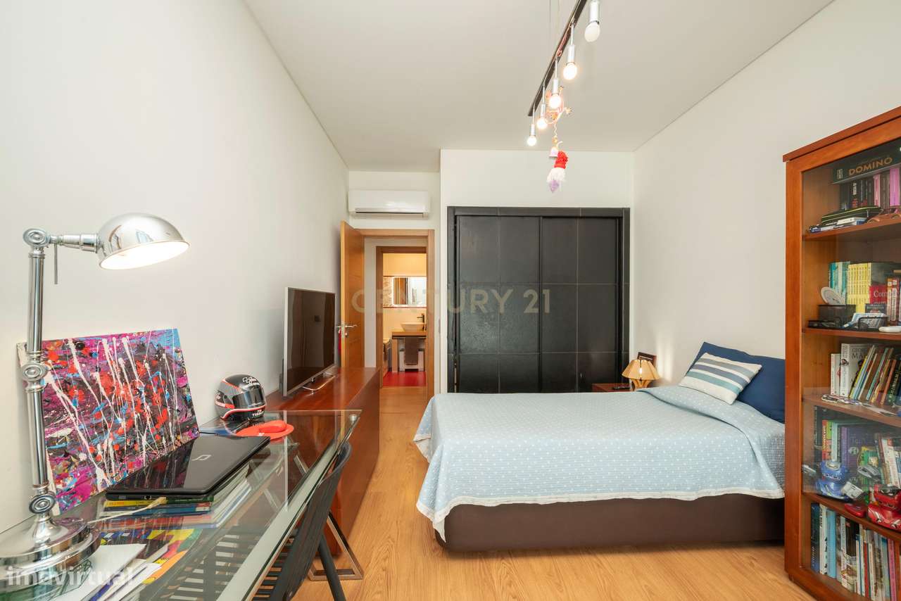 APARTAMENTO T4 DE SONHO NA AMORA | SEIXAL-25