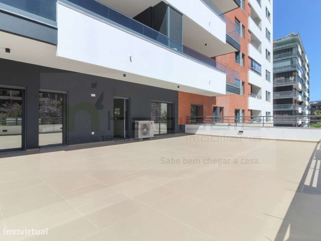 T3 + 1 com terraço, nas Colinas do Cruzeiro!-10