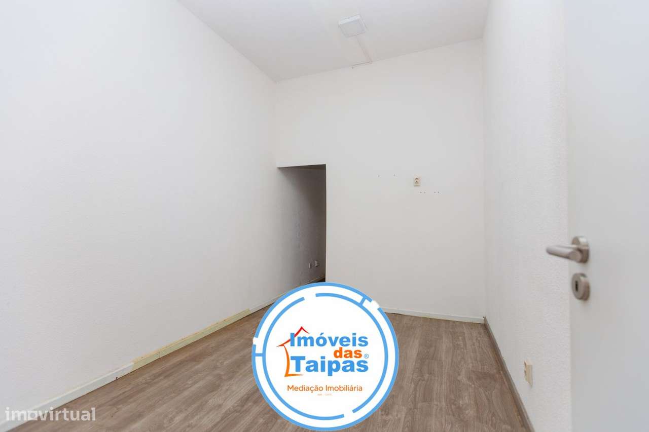 Vende-se Loja no Centro Comercial Passerelle - Caldas das Taipas-3