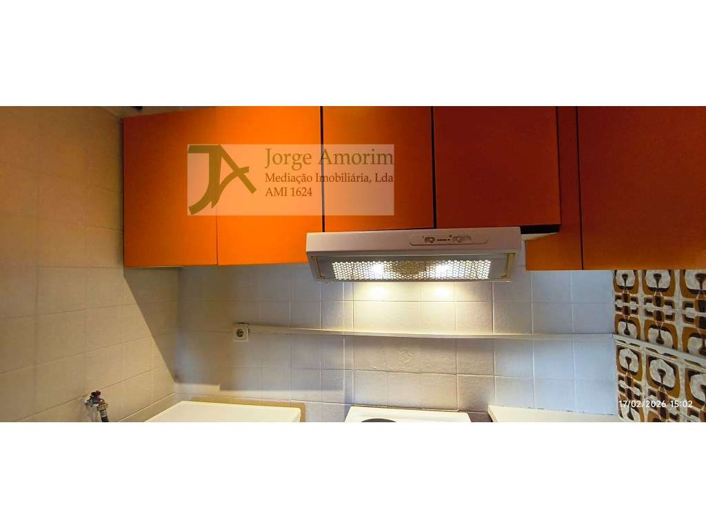 Arrenda-se T1 luminoso e acolhedor a 200 metros da Rua da Constitui... - Grande imagem: 4/13