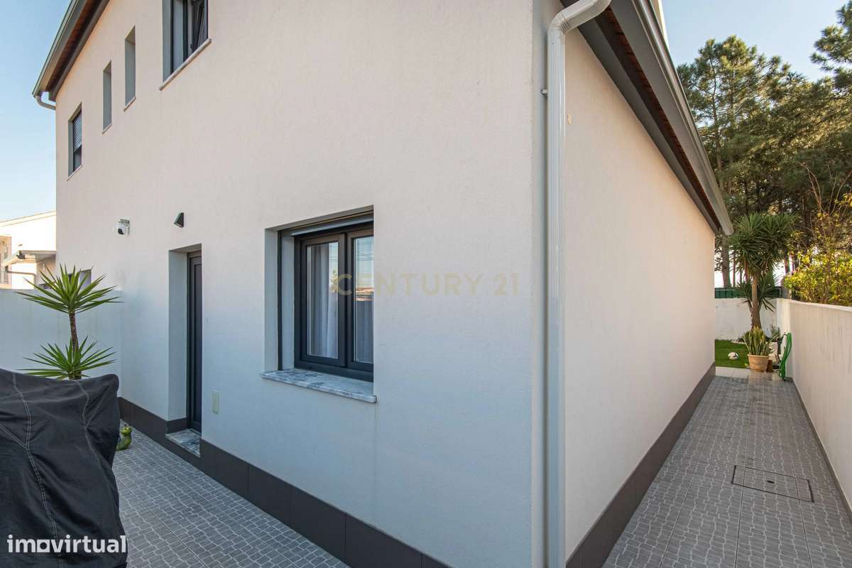 Moradia em Banda nova totalmente mobiliada – Quinta do Conde-4