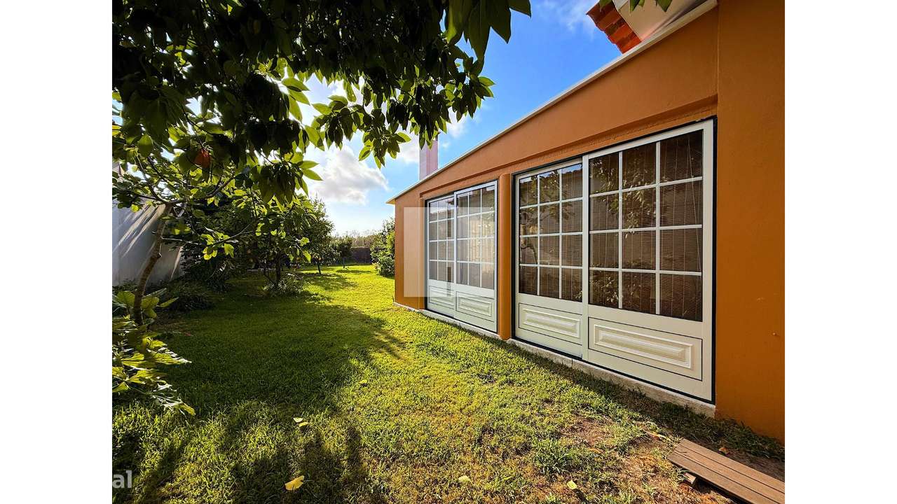 Moradia c/ Terreno e Jardim-9