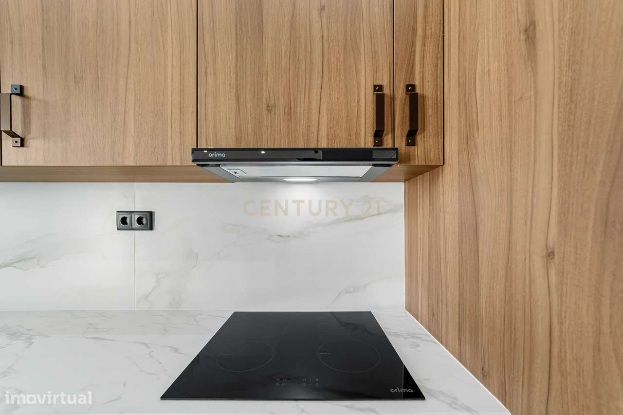 Espaçoso Apartamento T3 Totalmente Renovado em prédio com elevador no-8