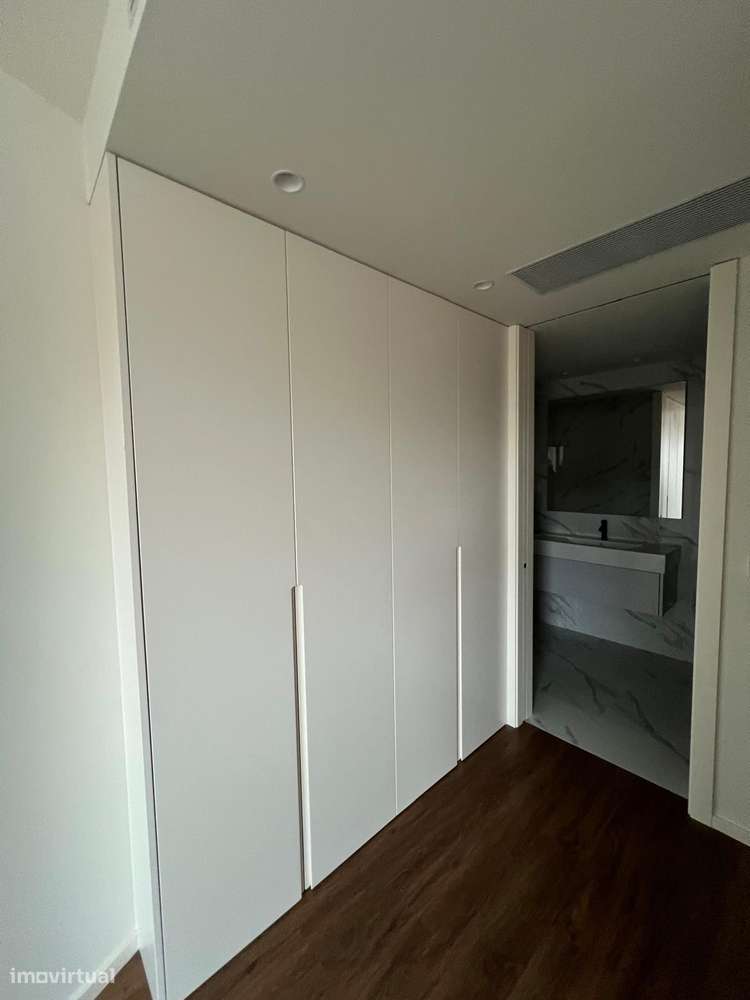 T2 Fabuloso Gaia Av.  República Metro S.  Ovídio Lugar  Garagem  Duplo-17