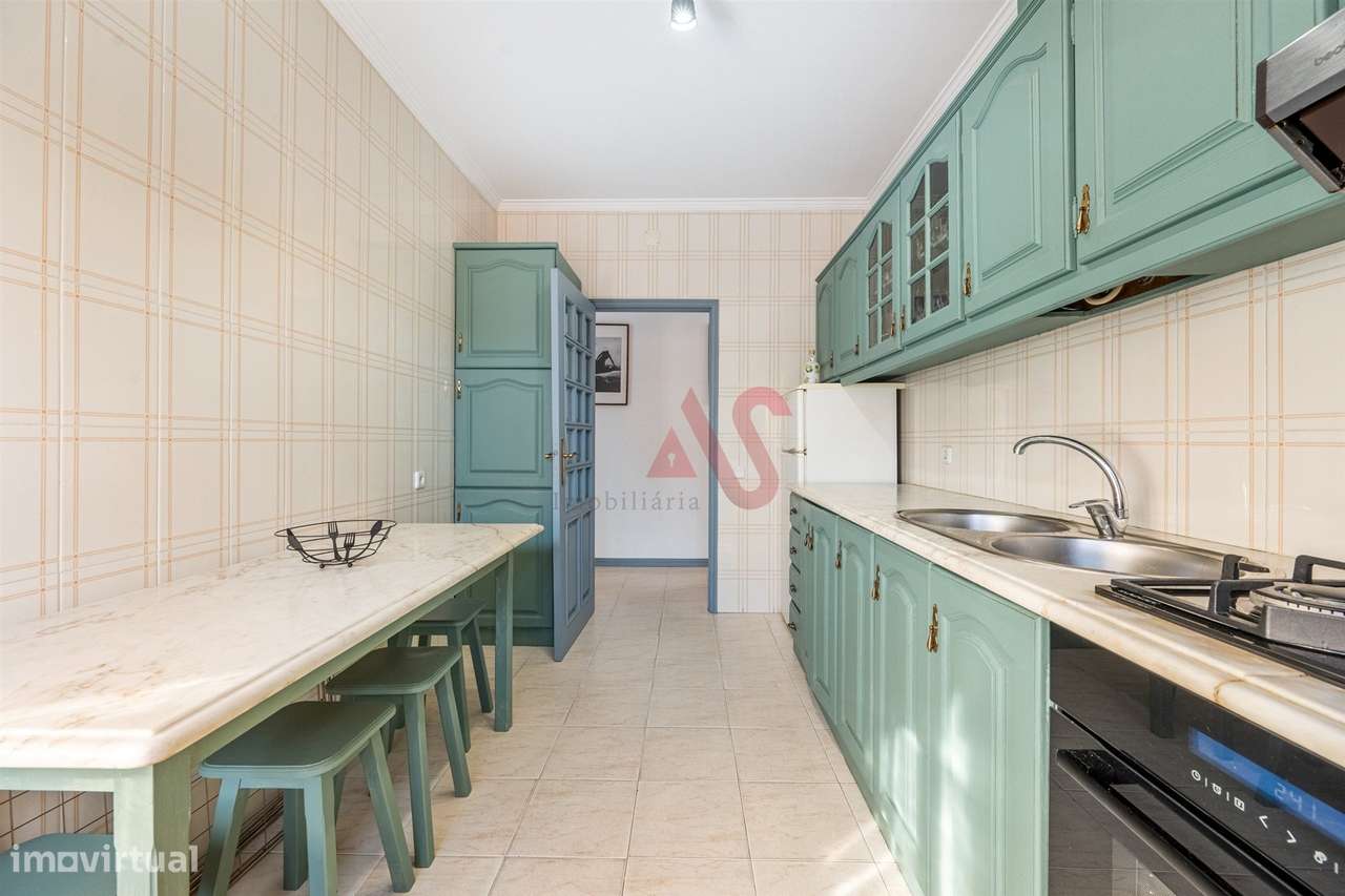 T2 a 400 metros da praia com varanda e garagem box | Caxinas, Vila do-10