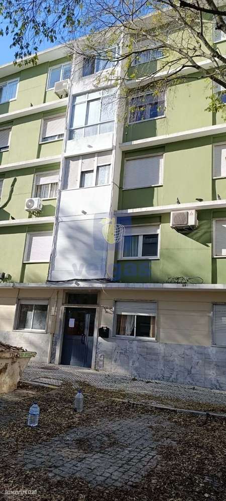 Oportunidade T2 Totalmente Remodelado em Benfica - Grande imagem: 5/13