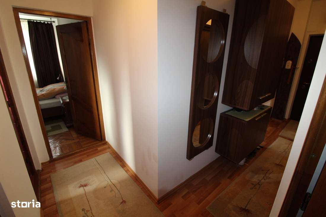 Vând apartament 3 camere în Hunedoara, zona OM-Str.Marțișorului, et.2-15