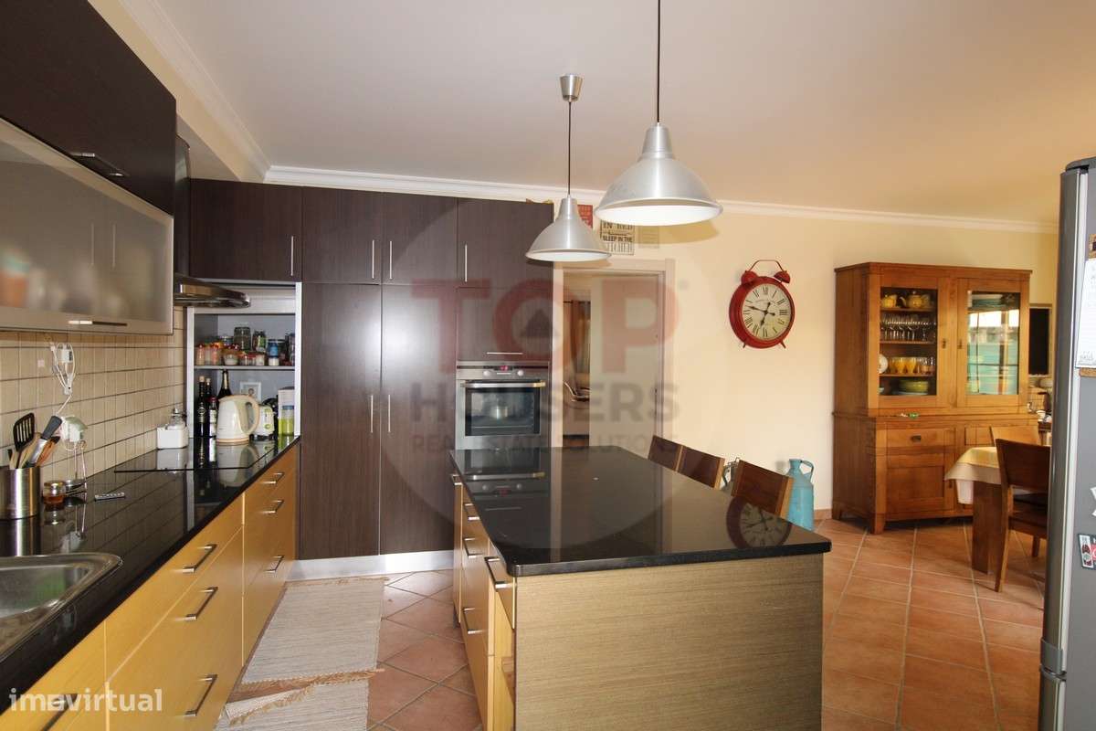 Moradia T3+1 em Olhão com áreas amplas e excelentes funcionalidades - Grande imagem: 4/51