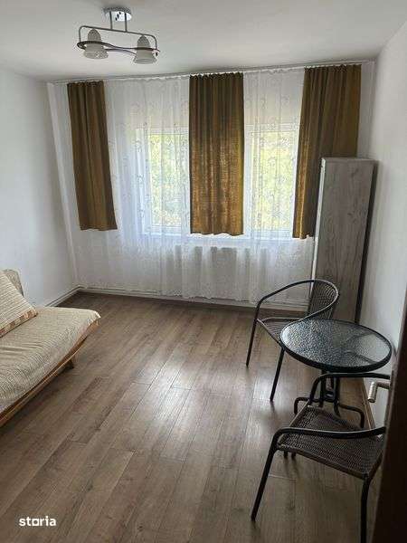 Apartament 4 camere de vanzare - Imagine principală: 4/7
