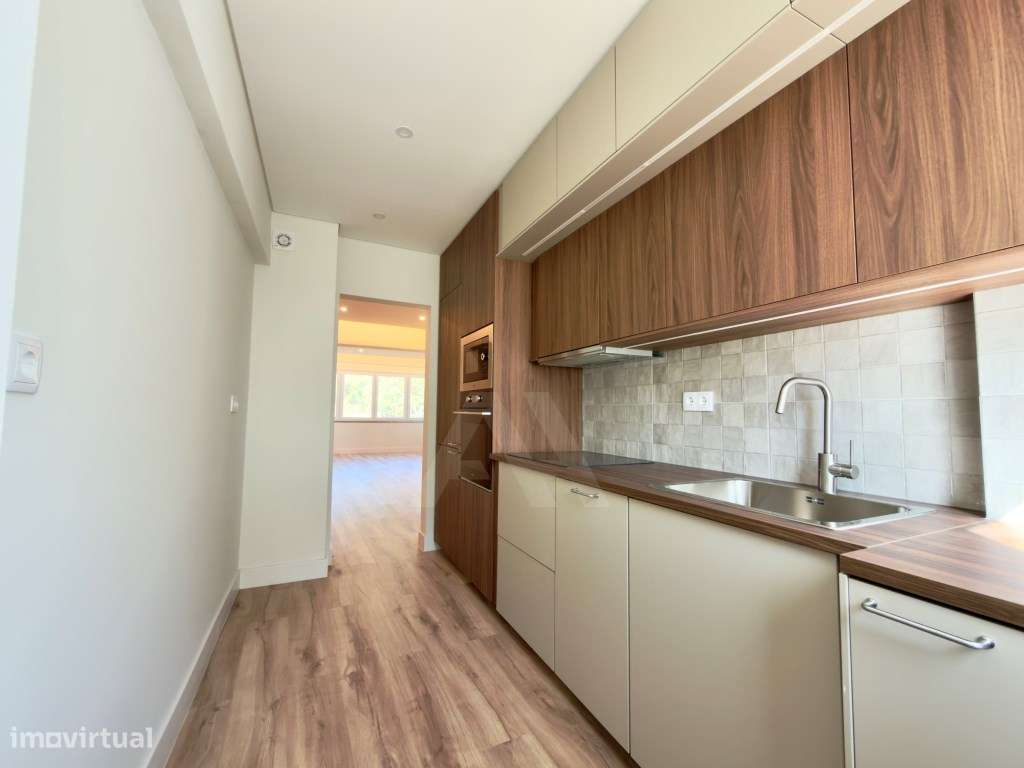 Apartamento T2 renovado no Monte Estoril-8
