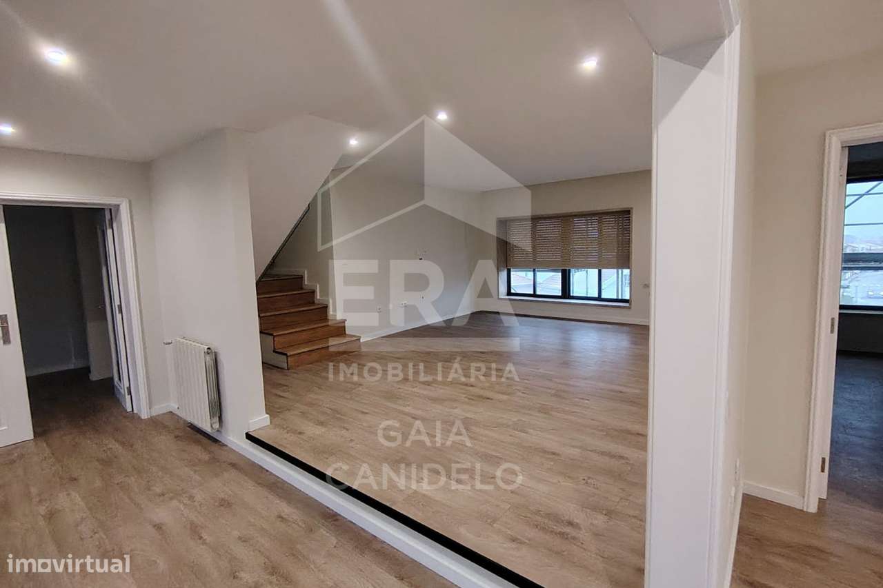 T3+1 Duplex Totalmente Remodelado em Canidelo - Grande imagem: 2/17
