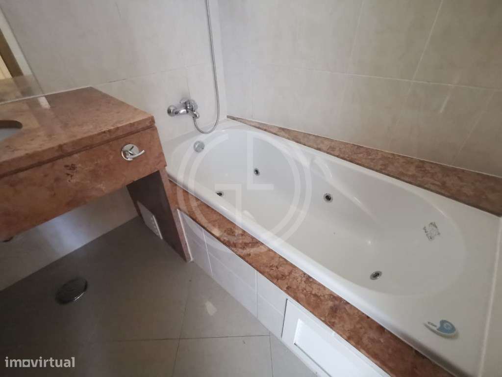 Apartamento T3 no centro de Vilamoura, em condomínio com piscina e ...-10