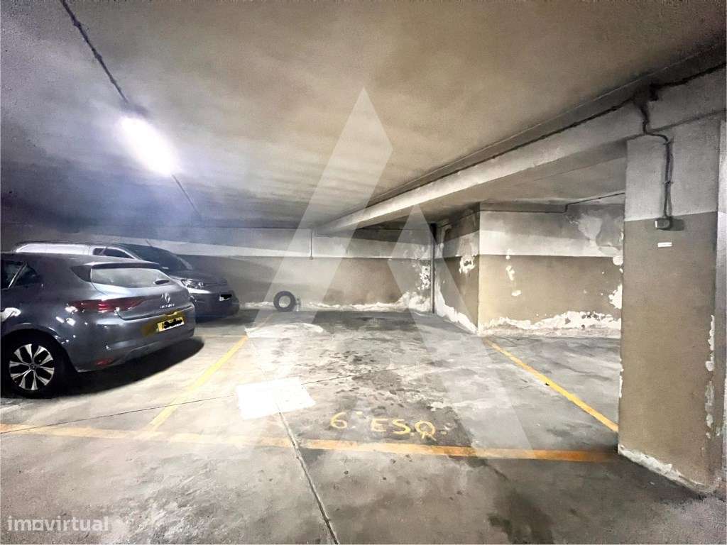 Apartamento T4 Duplex no centro de São João da Madeira-47