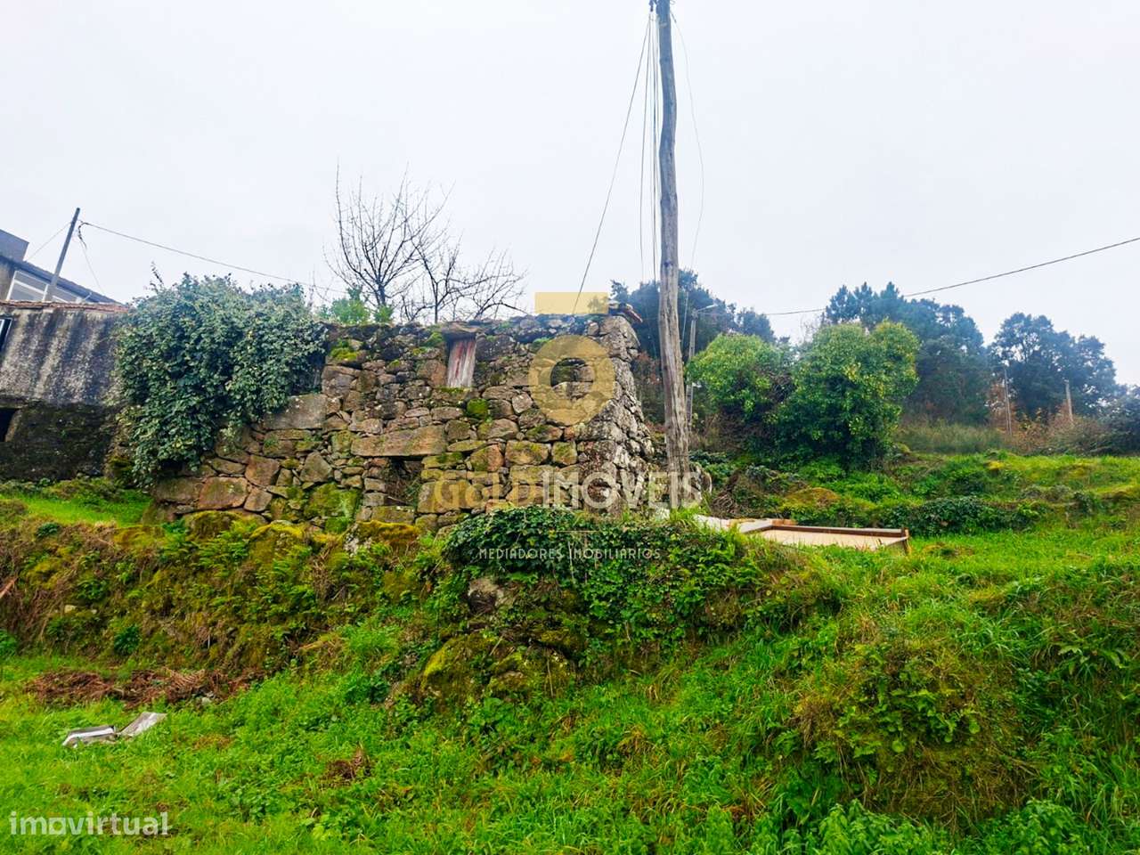 Moradia para Restaurar T0 Venda em São Cristóvão de Nogueira,Cinfães - Grande imagem: 2/5