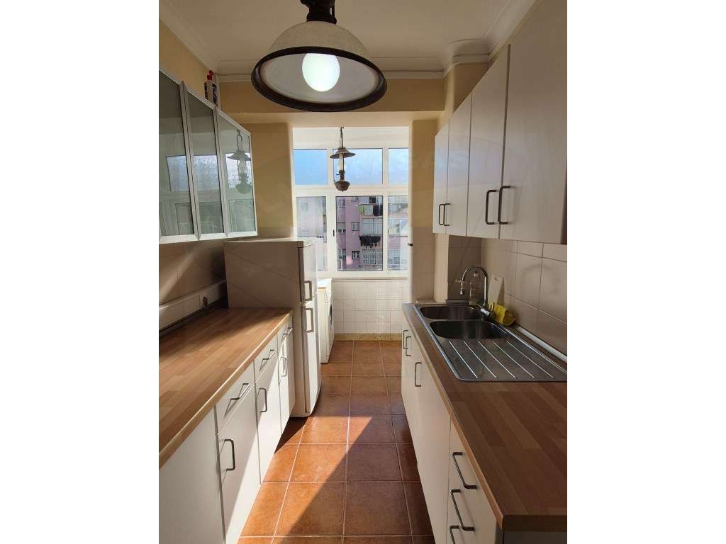 Apartamento T2 na Av. Eduardo Jorge nº 39 , Junto Metro Amadora Este. - Grande imagem: 4/26