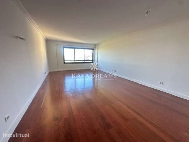 T6 para venda na Quinta Nova em Odivelas com 4 lugares de Parqueame...-28