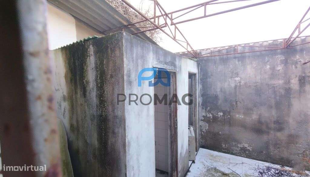 Terreno de 3850 m2 + Armazém | Potencial para Moradias-12