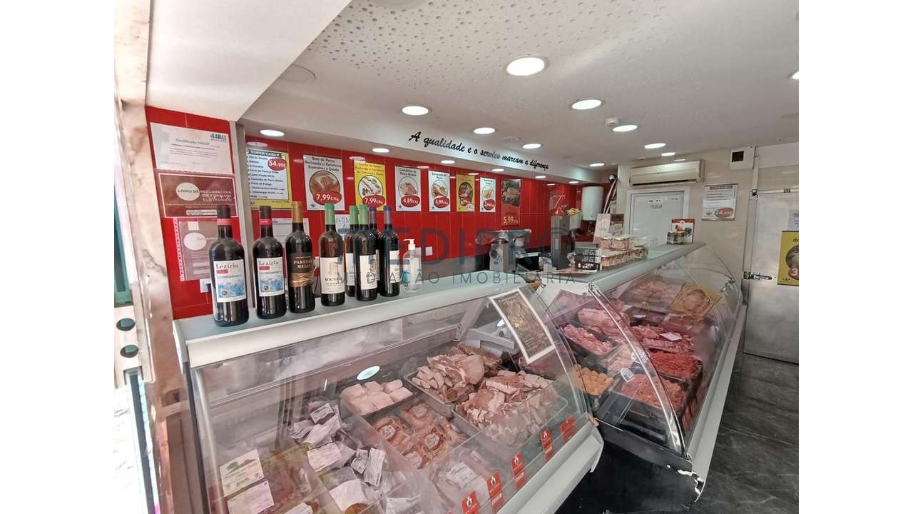 Loja 30 m2 Centro de Mem Martins-6