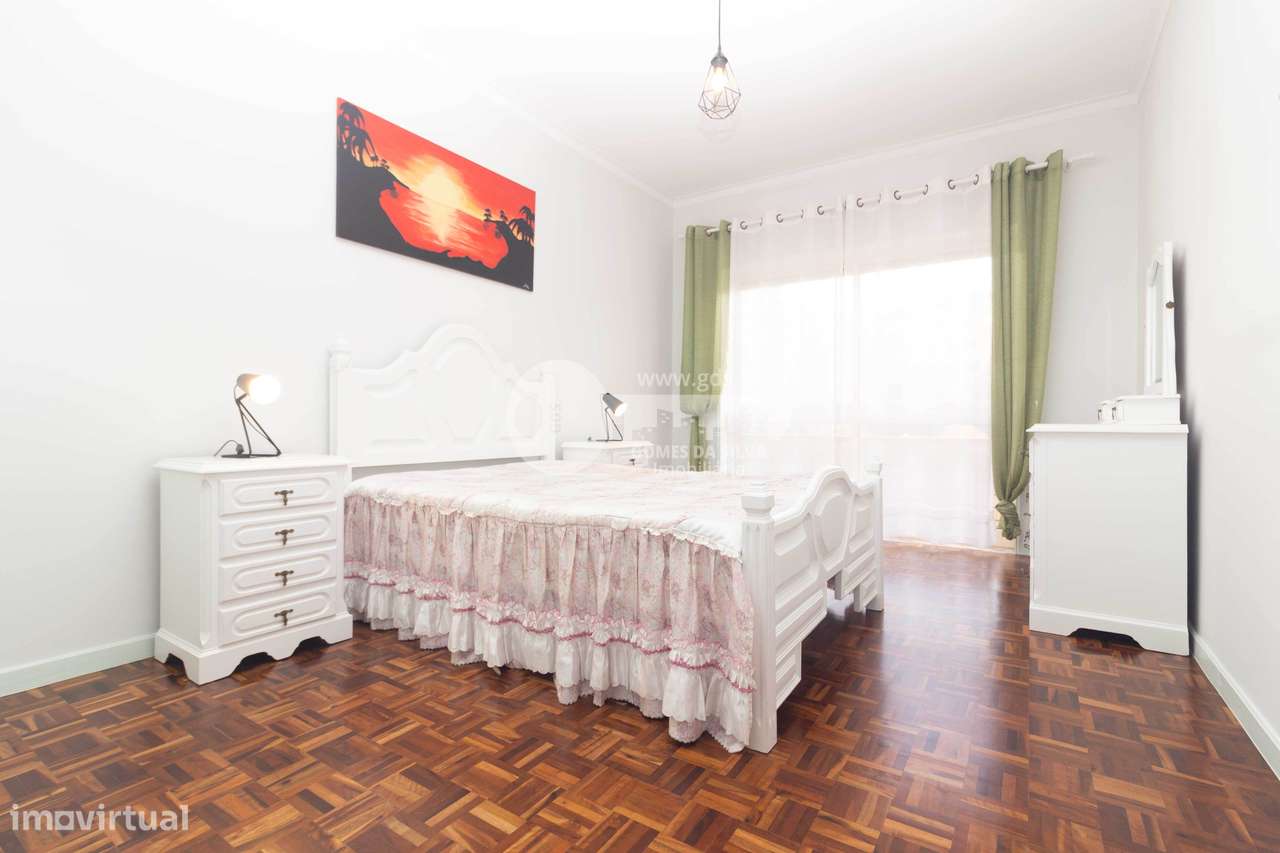 Apartamento T3 c/ lugar de garagem - Edifício do Galo-16