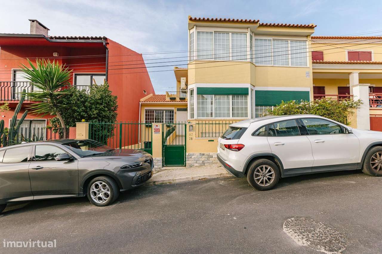 Moradia T5 na Parede: Espaço, Conforto e Localização Excecional - Grande imagem: 4/34