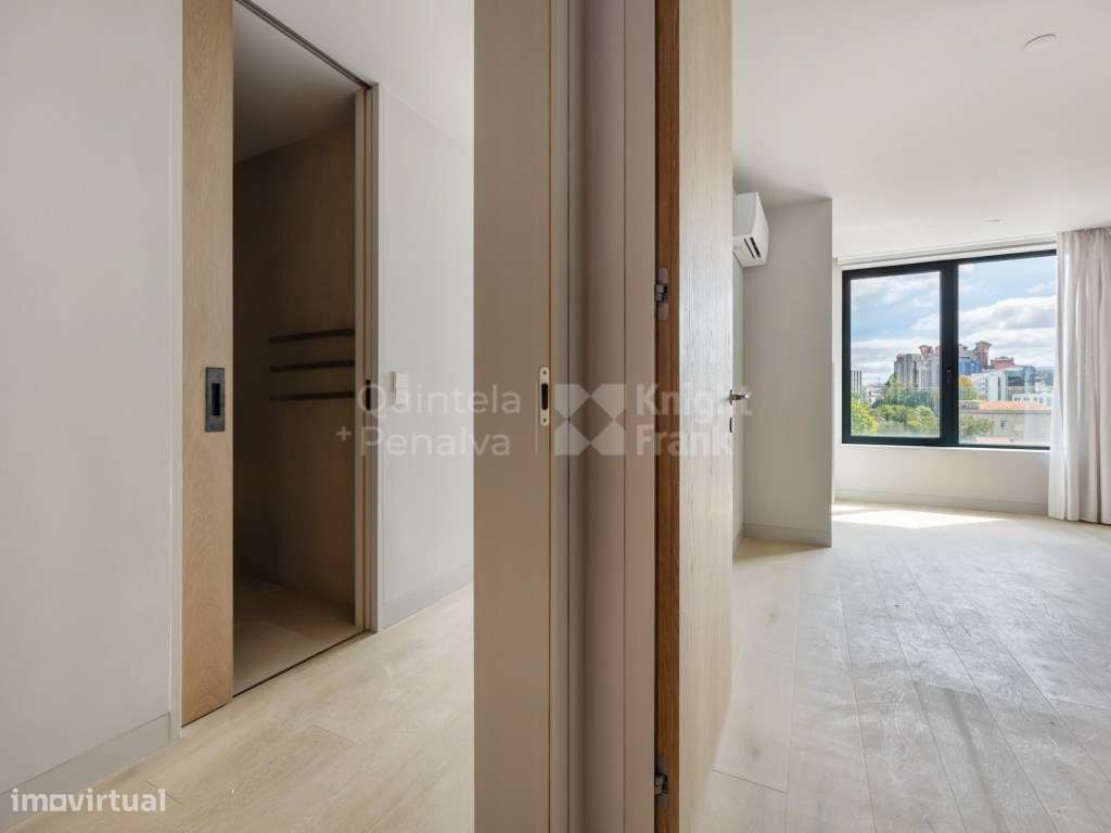 Apartamento T2 com estacionamento à venda nas Avenidas Novas-21