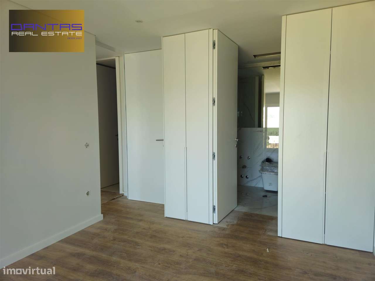 Fantástica moradia de gaveto inserida em lote de 470m2-7