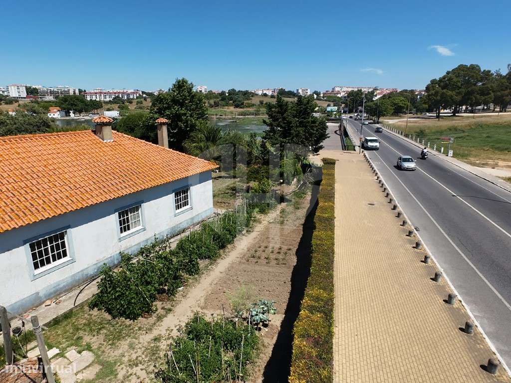 Moradia T3 + Área Terreno 4.150m2 + Atracadouro // P/Recuperar-22