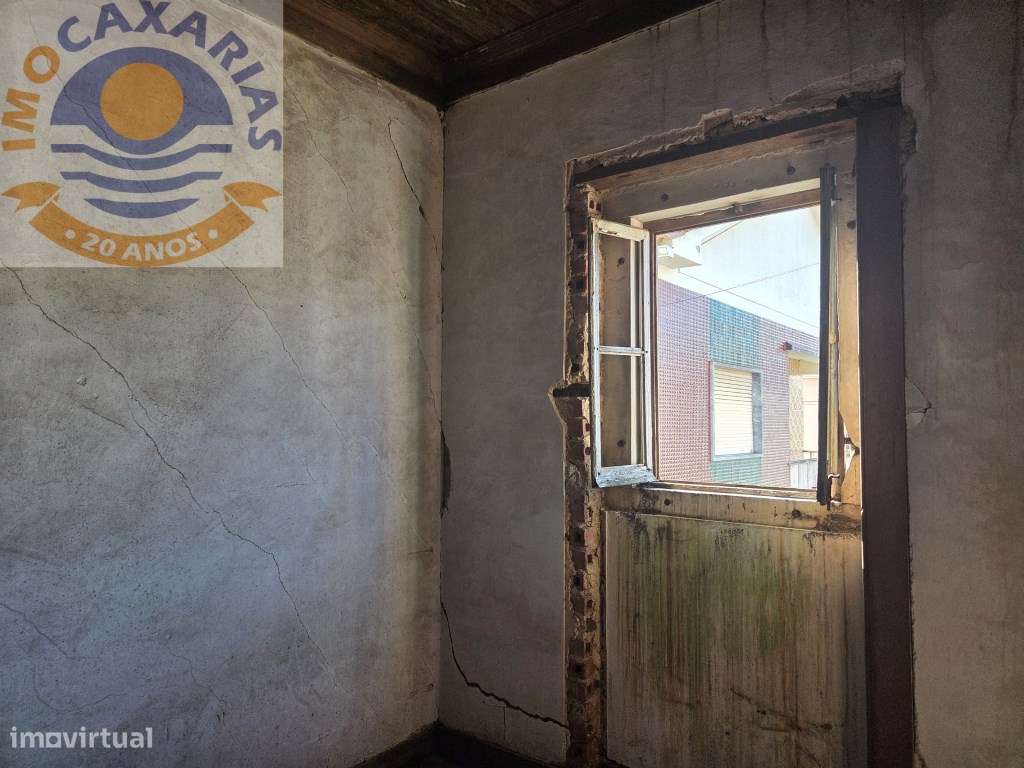 Moradia Rústica com Pátio e Anexos para Recuperar - Urqueira, Ourém-29