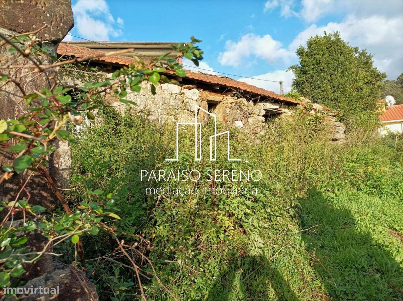 Moradia p/ restauro em Ossela-1