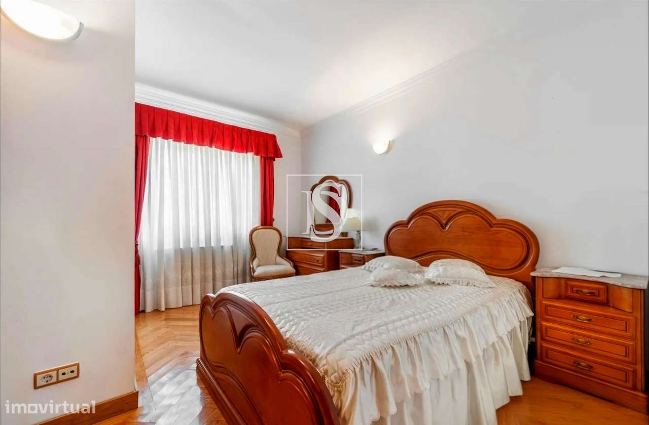 Moradia Independente T6 com 6 suítes e Piscina-20