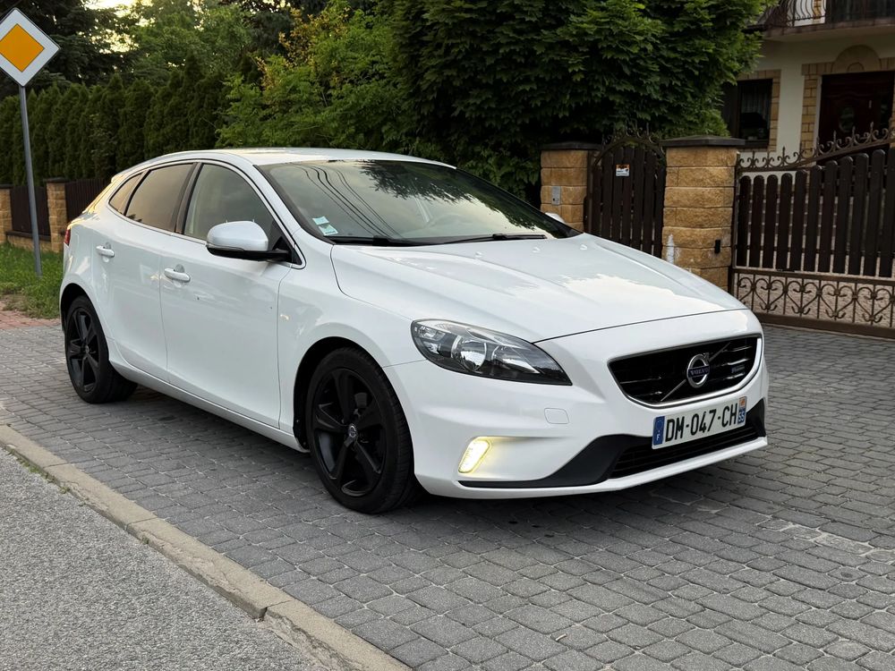 Volvo V40 II D2 R Design 2014
