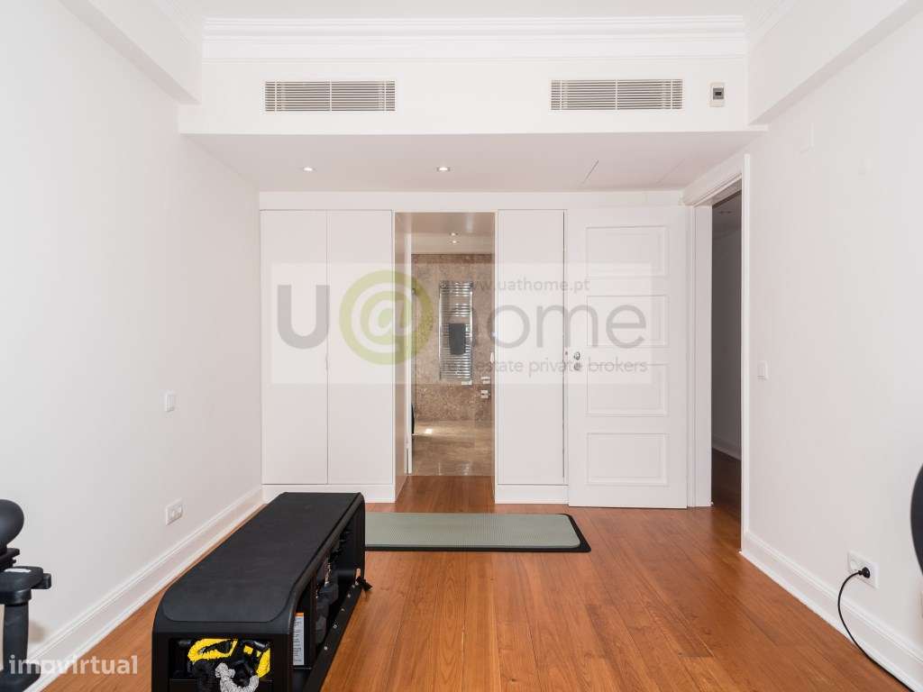 Apartamento T4+ 1 na Lapa-18