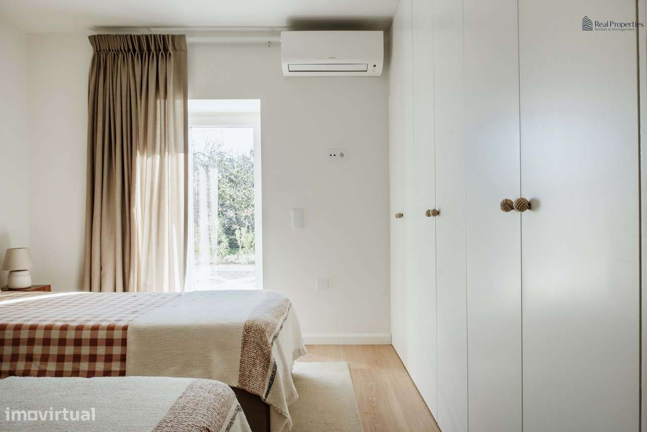 Elegante Moradia T3 Renovada com Vistas Panorâmicas em Alvor-10