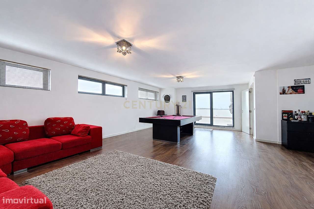 Luxuoso Duplex T4+1 em Amora, Seixal com Vista Panorâmica-33