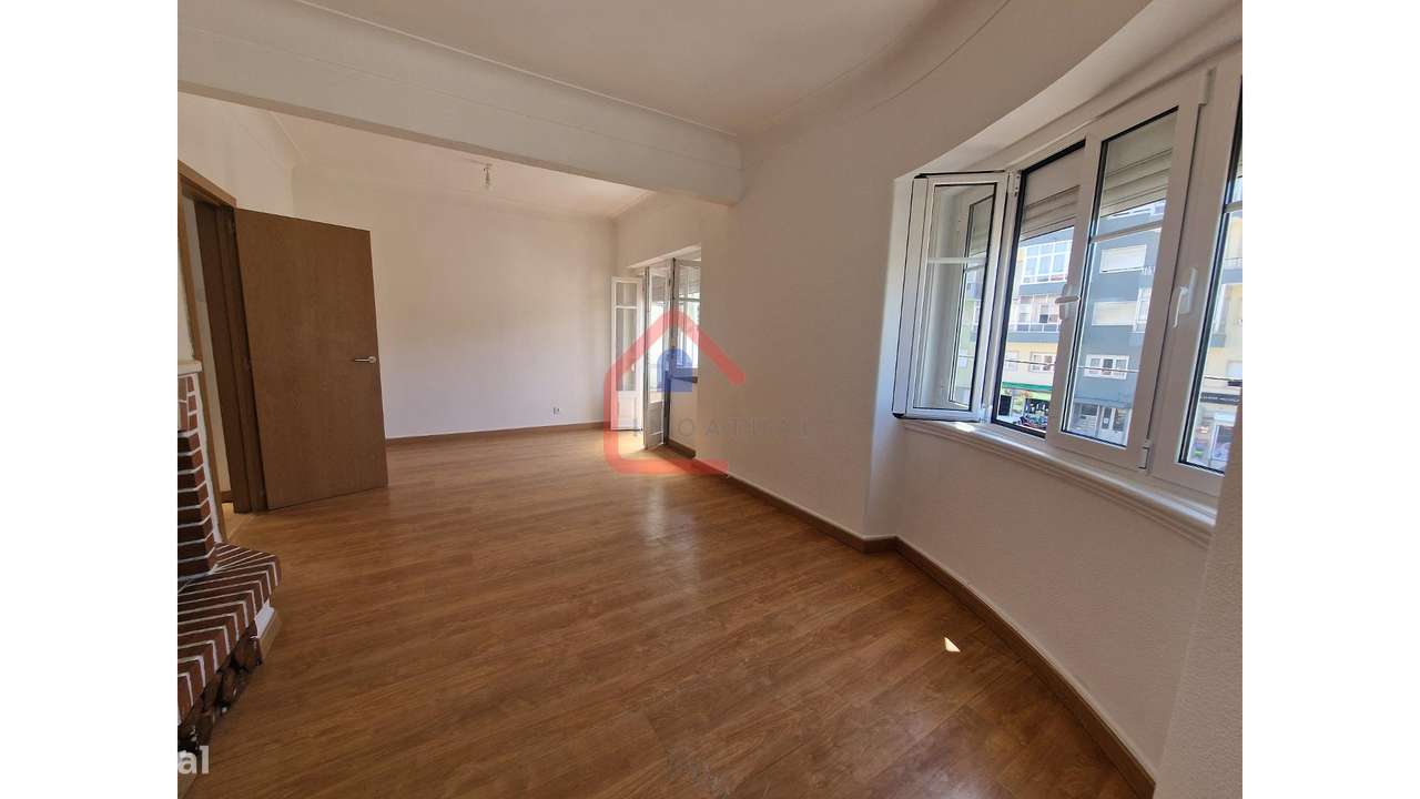 Apartamento T4 em Mercês-23