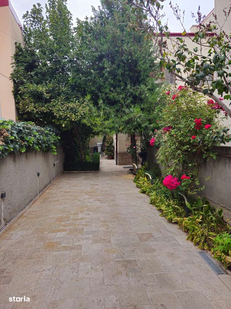 Vila frumoasa ,localizata central\ Unirii Square\Proprietar-3