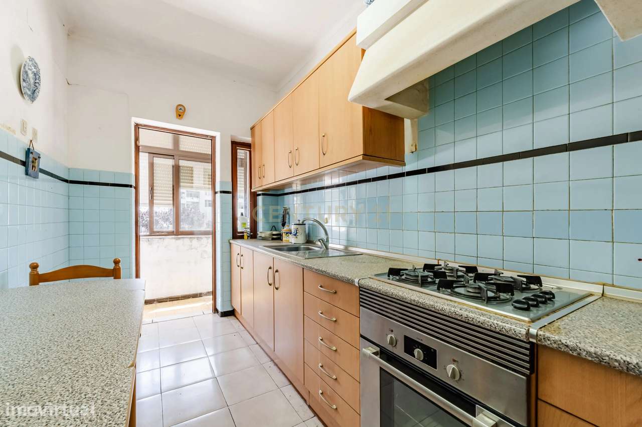 Apartamento T4 - Laranjeiro-12