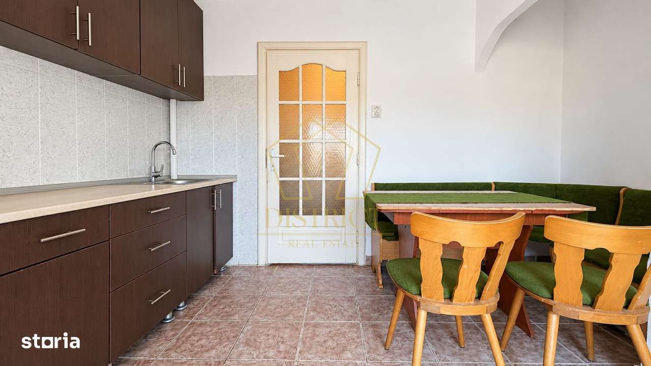 Apartament 2 camere de vanzare, decomandat,  zona Lipovei-2
