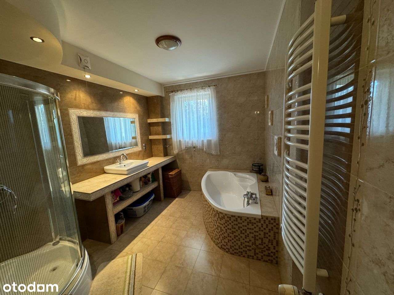 Przestronny dom jednorodzinny z garażem!-12