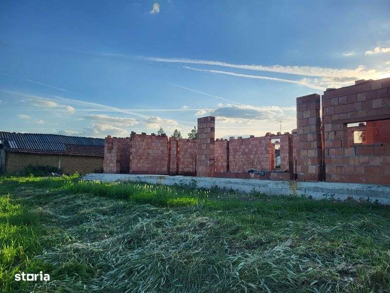 Vand casa in constructie la Tauteu - Imagine principală: 4/8