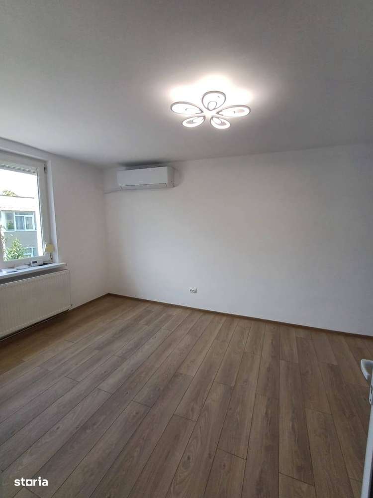 De vanzare 2 camere,renovat complet,pret 53000 euro - Imagine principală: 5/6