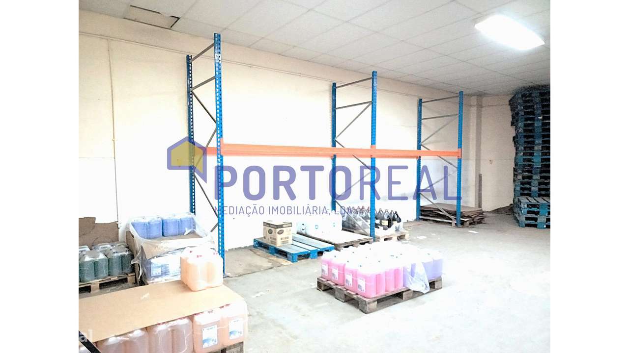 Armazém 2 entradas na Rua Zambeze- Porto-14