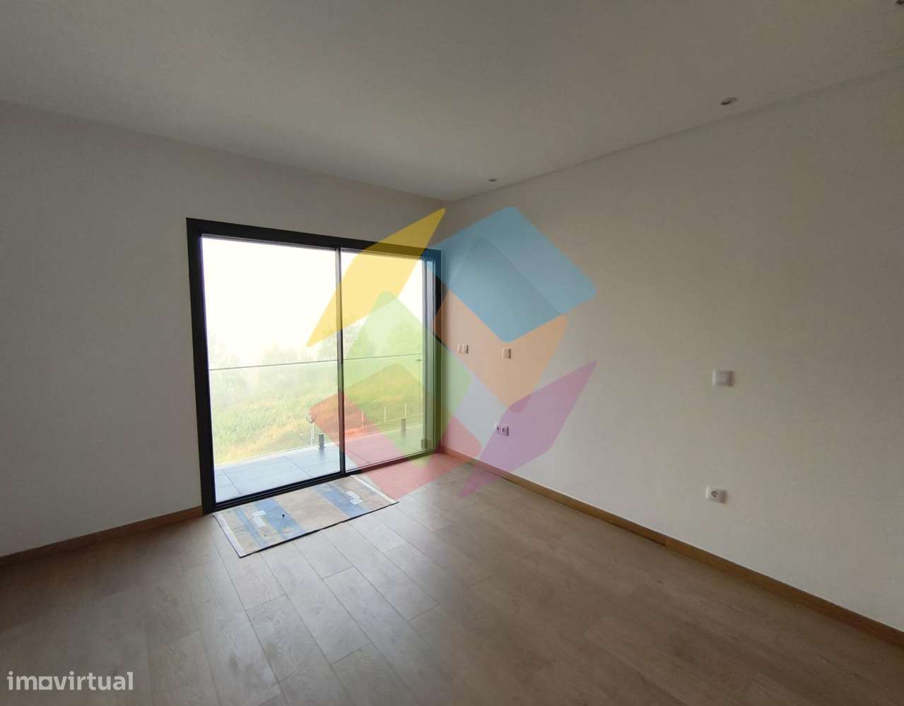 Moradia em Lobão, moderna, luminosa e pensada para o conforto da fam?-32