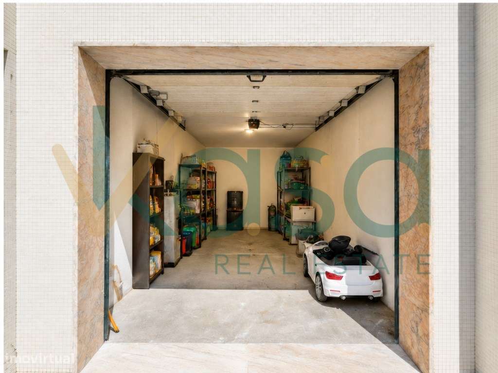 T2 amplo com 98 m², garagem independente, varanda e elevador | Alto...-21