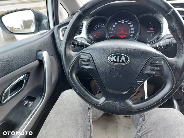 Kia Ceed - 10