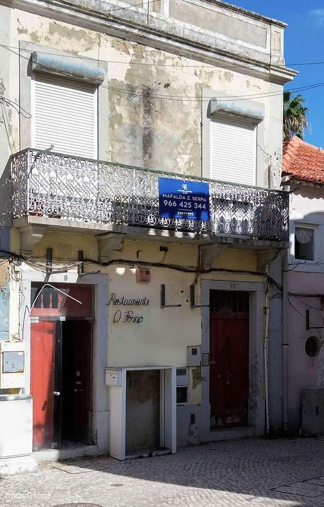 Prédio para recuperação na Zona histórica do Seixal, junto à zona ribe-7