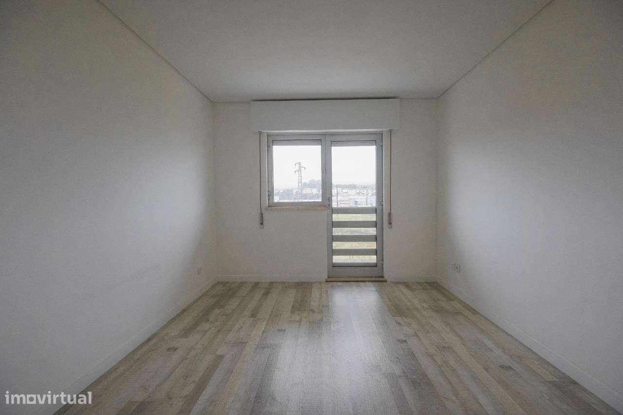 Apartamento T2 Remodelado - Urbanização de Vila D´Este - Vila...-12