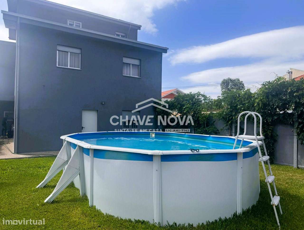 Moradia Isolada T4 c/ Piscina em Vilar de Andorinho - Grande imagem: 3/13